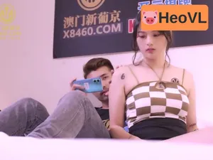 sex xăm trổ Liếm dương vật cho chồng yêu sữa chua ra dính đầy mồm